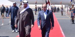 الرئيس السيسي يودع «بن زايد» بمطار العلمين الدولي - وكالة البوصلة الإخبارية