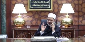 لقطة إنسانية، الأولى على الثانوية الأزهرية تطمئن على توأمها خلال مكالمة شيخ الأزهر (فيديو) - وكالة البوصلة الإخبارية