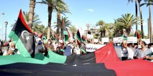 ليبيا تحت وطأة الظلام.. انهيار الكهرباء يصعّد الاحتجاجات الشعبية - وكالة البوصلة الإخبارية