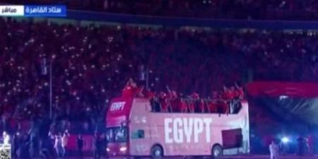المنتخب يدخل أرض الاستاد والألعاب النارية تزين احتفالية 100 مليون شكرا - وكالة البوصلة الإخبارية