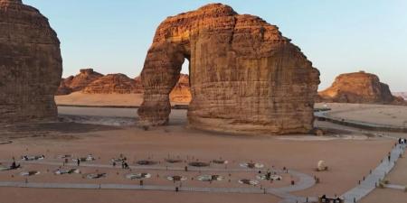 صور | صخرة الفيل بالعلا.. تجربة سياحية متكاملة في أحضان الطبيعة - وكالة البوصلة الإخبارية