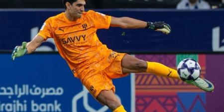 يوفنتوس يراقب بونو حارس الهلال  - وكالة البوصلة الإخبارية