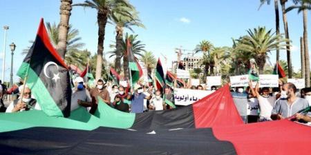 ليبيا تحت وطأة الظلام.. انهيار الكهرباء يصعّد الاحتجاجات الشعبية - وكالة البوصلة الإخبارية