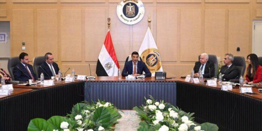 الصناعة تستهدف خفض استهلاك الغاز بالمصانع 25% - وكالة البوصلة الإخبارية