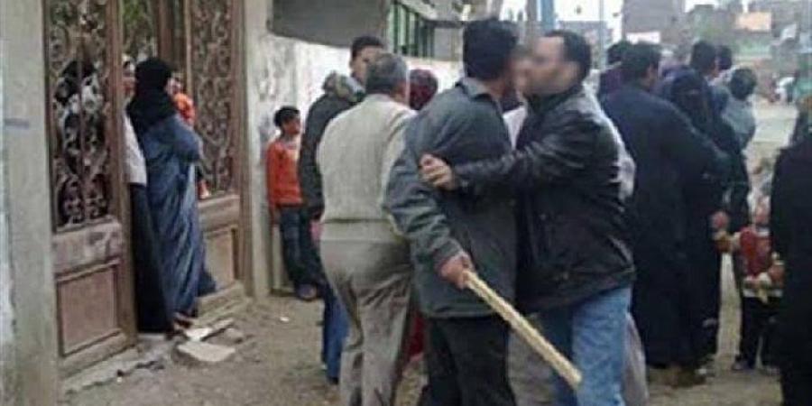 إصابة شخصين في مشاجرة بالأسلحة النارية بين عائلتين بالفيوم.. والأمن يضبط المتهم - وكالة البوصلة الإخبارية