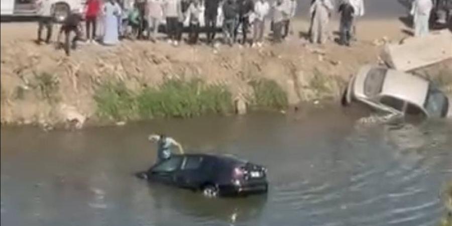 خاطر بحياته وما وقفش يصور، شاب ينقذ أسرة كاملة من الموت غرقا داخل ترعة بالغربية (فيديو) - وكالة البوصلة الإخبارية
