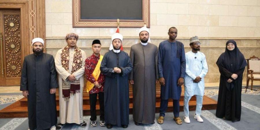 وزير الأوقاف يكرم خريجي منحة المجلس الأعلى للشئون الإسلامية - وكالة البوصلة الإخبارية