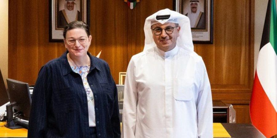 وزير الكهرباء الكويتي وسفيرة كندا يبحثان تعزيز التعاون في مجالات الكهرباء والمياه والطاقة المتجددة - وكالة البوصلة الإخبارية
