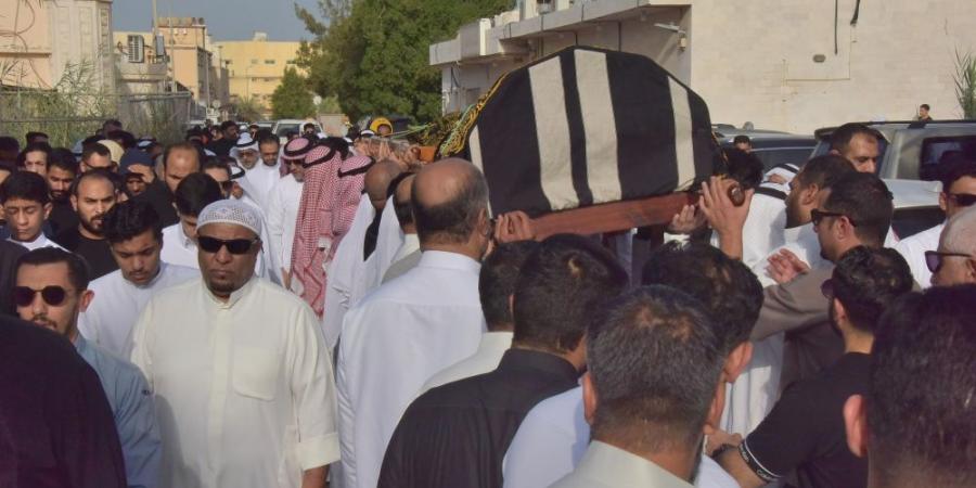 شاهد.. القطيف تودع طفلين توفيا اختناقًا بحريق شقة في "أم الحمام" - وكالة البوصلة الإخبارية