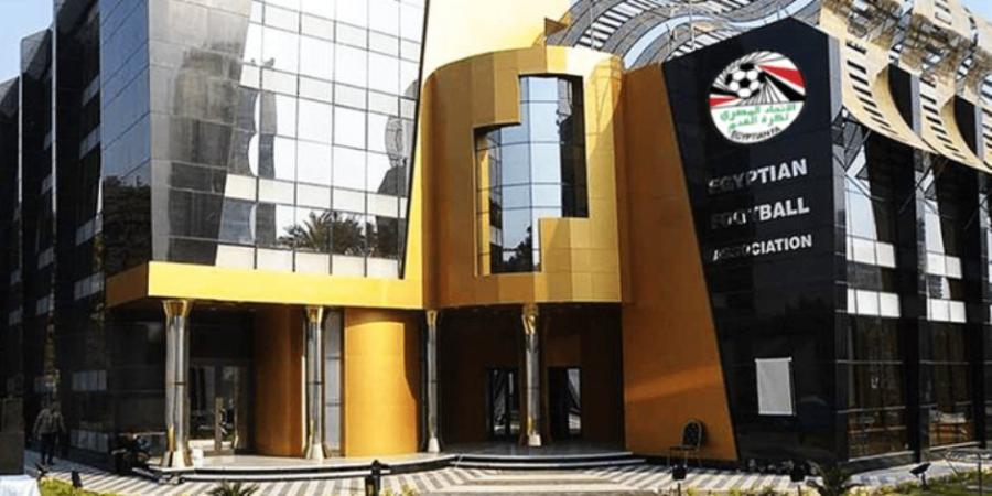 اتحاد الكرة: لجنة تراخيص الأندية تطبق لوائح فيفا وكاف باستقلالية كاملة - وكالة البوصلة الإخبارية