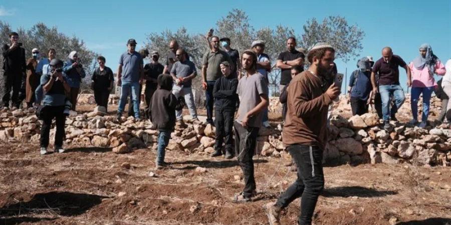 مستوطنون مسلحون يتسللون إلى أطراف قرية "تل" جنوب غرب نابلس - وكالة البوصلة الإخبارية