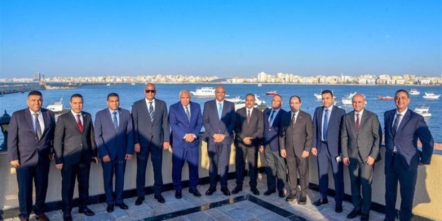 أيمن عطية يستقبل عددًا من المحافظين والقيادات التنفيذية ضمن احتفالات العيد القومي للإسكندرية الـ74 - وكالة البوصلة الإخبارية
