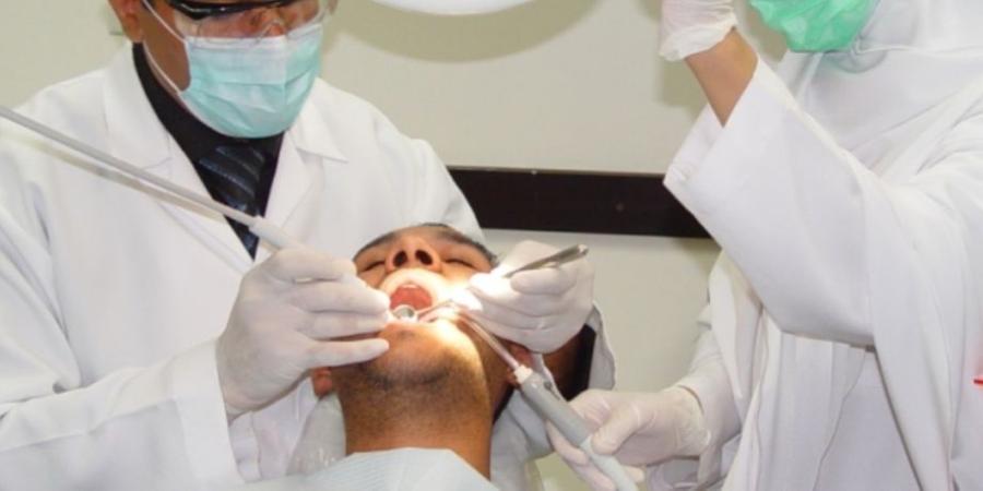 لماذا تصاب الأسنان بالتسوس؟.. العوامل الخفية التي لا ينتبه إليها أحد - وكالة البوصلة الإخبارية