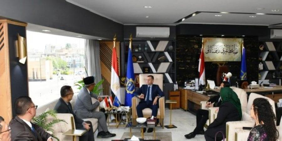 محافظ أسوان يبحث مع سفير إندونيسيا تعزيز التعاون وإقامة توأمة بين الجانبين - وكالة البوصلة الإخبارية
