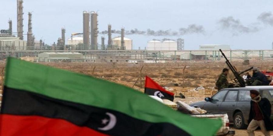 احتجاجات طرابلس تتصاعد بإغلاق منشآت نفطية ووقف إمدادات الغاز.. ماذا يحدث في ليبيا؟ - وكالة البوصلة الإخبارية