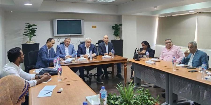 غرفة شركات السياحة تعلن انطلاق أولى رحلات العمرة للموسم الجديد - وكالة البوصلة الإخبارية