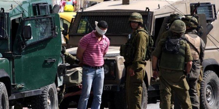 قوات الاحتلال الإسرائيلي تعتقل 25 فلسطينيا من مناطق مختلفة بالضفة الغربية - وكالة البوصلة الإخبارية