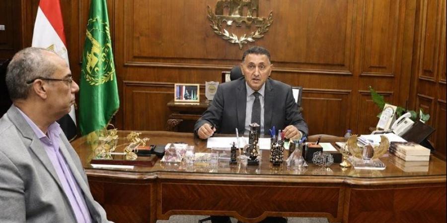 محافظ القليوبية يهنئ هاتفيًا أوائل الجمهورية بالثانوية العامية من أبناء المحافظة - وكالة البوصلة الإخبارية