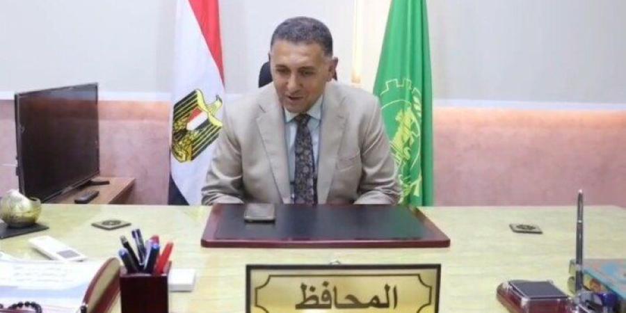 محافظ القليوبية يهنئ هاتفيًا أوائل الجمهورية بالشعبة الأدبية من أبناء المحافظة - وكالة البوصلة الإخبارية