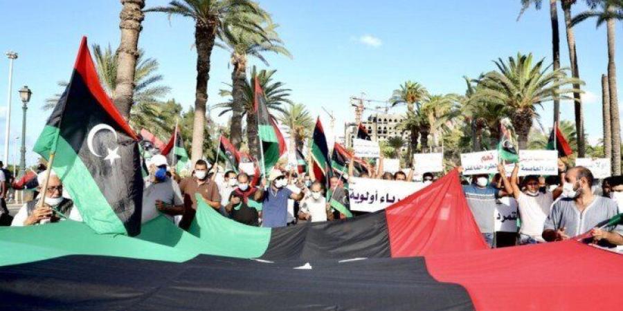 ليبيا تحت وطأة الظلام.. انهيار الكهرباء يصعّد الاحتجاجات الشعبية - وكالة البوصلة الإخبارية