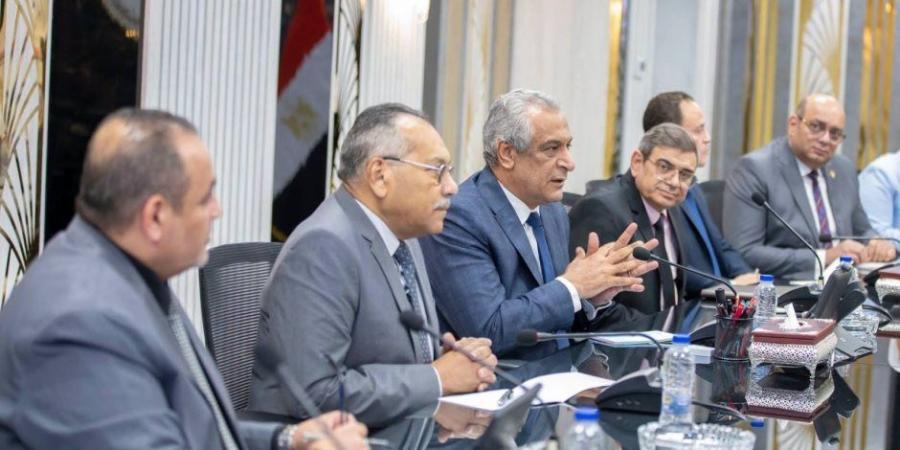 وزيرا "الإنتاج الحربي" و"الاستثمار والتجارة الخارجية" يبحثان سبل تعزيز التعاون المشترك لدفع عجلة التنمية - وكالة البوصلة الإخبارية
