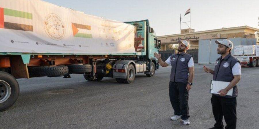الإمارات تدخل 74 شاحنة مساعدات إلى غزة ضمن عملية "الفارس الشهم 3" - وكالة البوصلة الإخبارية