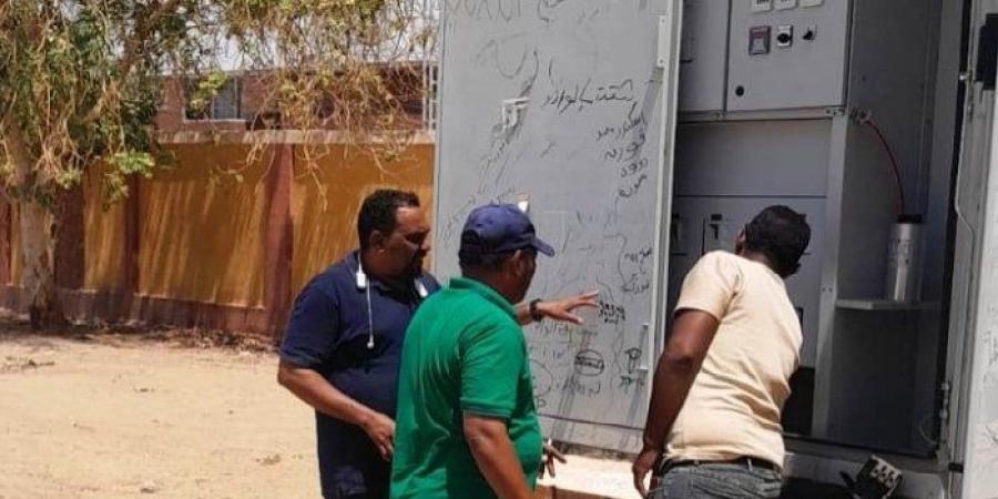 استجابة لشكاوى الأهالي.. صيانة أعطال الإنارة ورفع كفاءة الطرق بمركز نصر النوبة - وكالة البوصلة الإخبارية