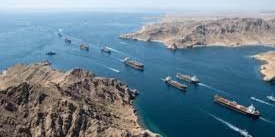 انفجاران يهزان مضيق هرمز.. وناقلة نفط تبلغ عن الحادث وسط تحركات إيرانية عمانية لتنظيم الملاحة - وكالة البوصلة الإخبارية