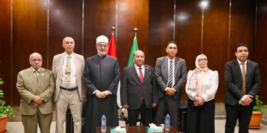 مفتي الجمهورية يؤكد: الوعي الديني الصحيح يصوغ شخصيةً قياديةً متوازنةً تجمع بين العلم والأخلاق والعمل - وكالة البوصلة الإخبارية