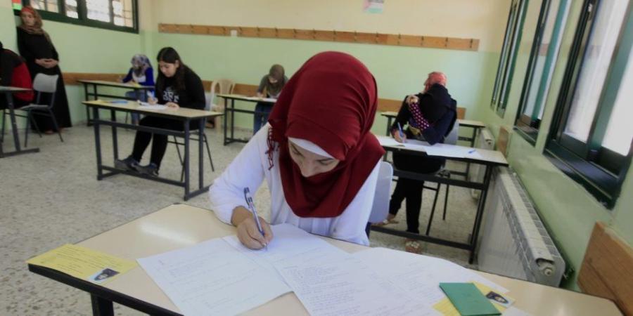 طالبة ثانوية عامة تفاجأ برسوبها في المدرسة رغم ظهورها ناجحة على موقع الوزارة - وكالة البوصلة الإخبارية