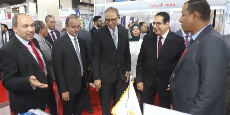 جامعة قنا تبدأ مشاركتها في معرض التعليم العالي 2026 - وكالة البوصلة الإخبارية