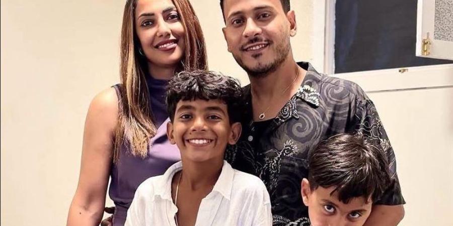 كريم عفيفي يتعرض لموقف محرج بسبب ابنه الأصغر - وكالة البوصلة الإخبارية