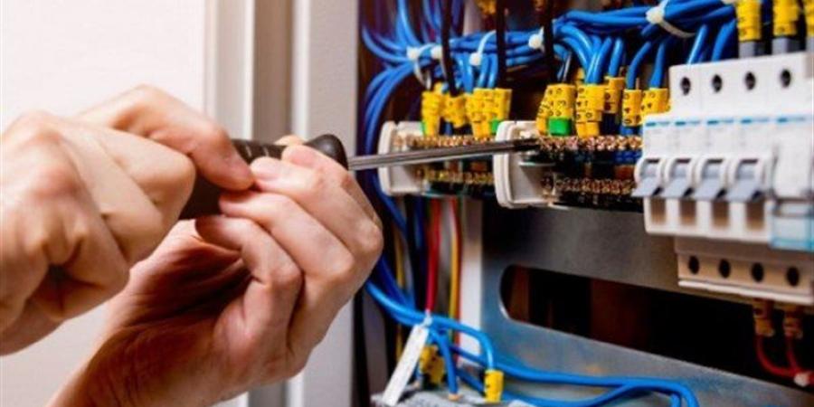 الكهرباء تفسر حقوق وواجبات التفتيش على سرقة التيار الكهربائي بالمنازل - وكالة البوصلة الإخبارية