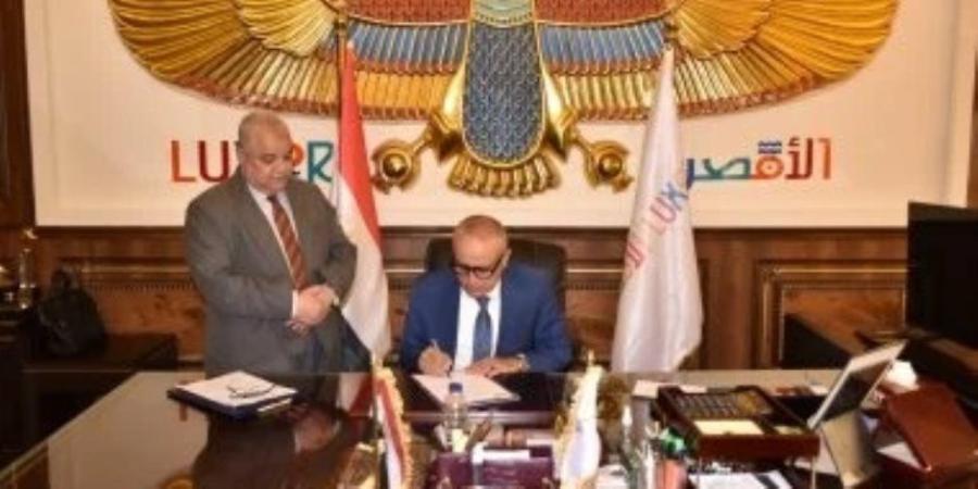 محافظ الأقصر يخفض الحد الأدنى لتنسيق القبول بالثانوى العام إلى 232 درجة - وكالة البوصلة الإخبارية