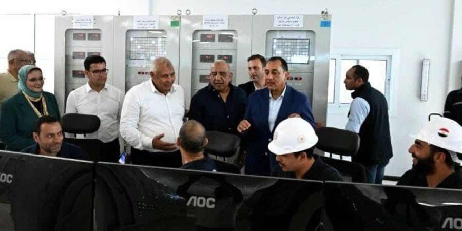 رئيس الوزراء يتفقد محطة محولات كهرباء شرق مطروح (صور) - وكالة البوصلة الإخبارية