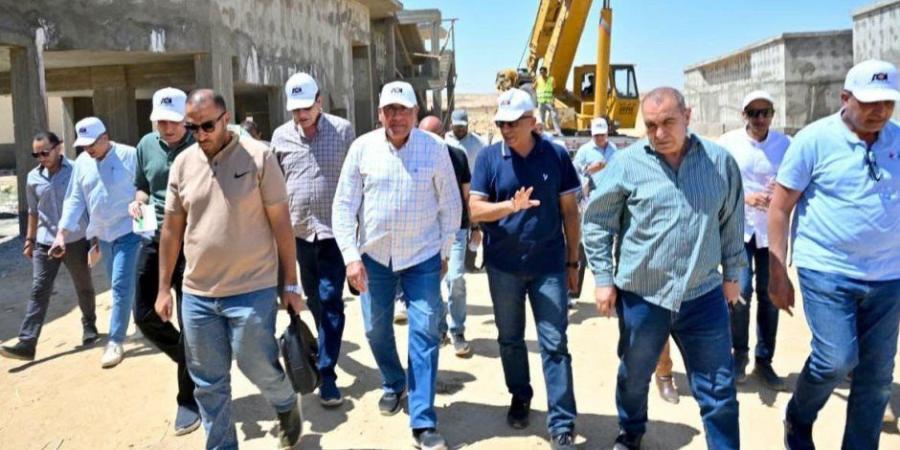 رئيس الهيئة العربية للتصنيع يتفقد ميدانيًا معدلات تنفيذ مشروعات المبادرة الرئاسية "حياة كريمة 1" بأسوان - وكالة البوصلة الإخبارية