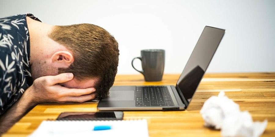 الإرهاق الرقمي.. 5 أعراض و9 طرق للسيطرة عليه منها "الاستراحة" - وكالة البوصلة الإخبارية