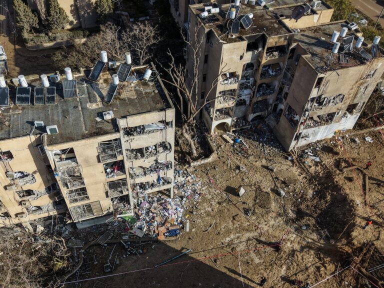 تحليل مشهد ديمونة وعراد يثير قلقاً حول قدرة إسرائيل على الردع وتكاليف الحرب