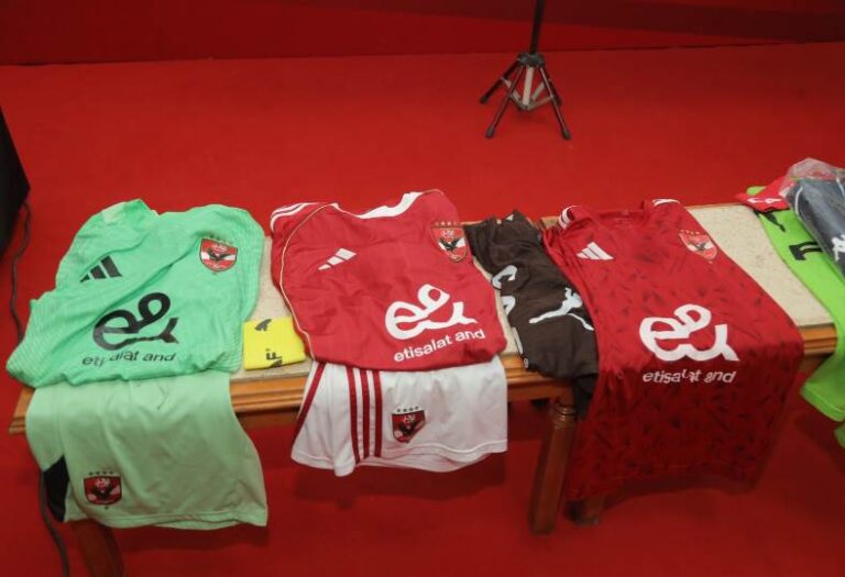 الأهلي يتألق بزيه التقليدي في مواجهة الترجي التونسي بدوري أبطال إفريقيا