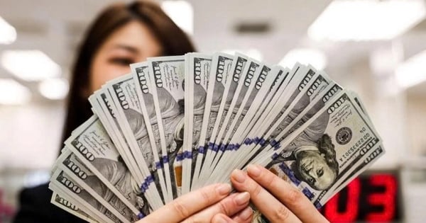 ارتفاع قيمة “السوق السوداء” بأكثر من 1000 دونغ فيتنامي.