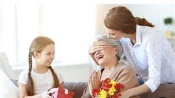 عيد الأم: استكشاف تاريخ وتقاليد الاحتفال بهذا اليوم المميز