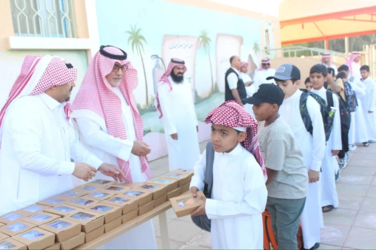 عودة الموظفين واستئناف تدريجي للطلبة مع تعليمات بشأن معاملات قيد الإجراء في السعودية