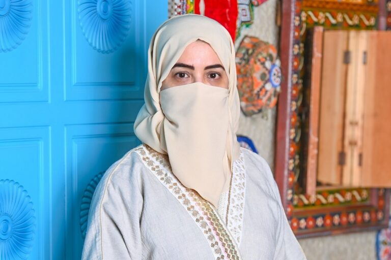 في يوم الأم الشيف عزيزة تبرز كأم الأطباء الخمسة وتقدم وصفة مميزة تجمع بين الأمومة والطموح والعطاء