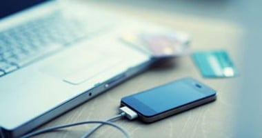 تطور منافذ شحن آيفون على مر السنين من 30-Pin إلى USB-C