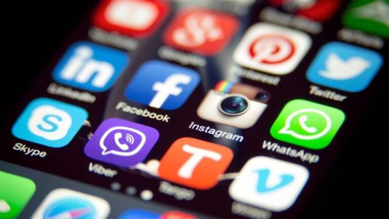 أجمل رسائل تهنئة عيد الفطر 2026 تضم 200 برقية مميزة للأهل والأصدقاء