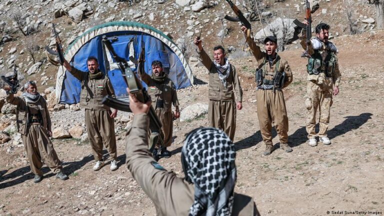 زعيم كردي إيراني معارض يبرز خيار القتال في حال دعم ترامب