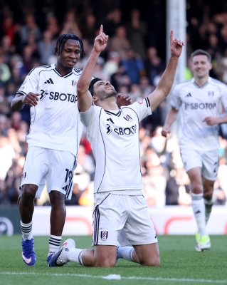 فولهام يحقق انتصاراً ثميناً على بيرنلي في الدوري الإنجليزي الممتاز