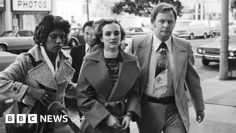 من رهينة إلى متهمة حكاية باتي هيرست وانضمامها لخاطفيها