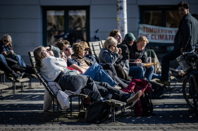 اكتشف كيف يمكن لـ 15 دقيقة تحت الشمس أن توفر لك كميات كافية من فيتامين د