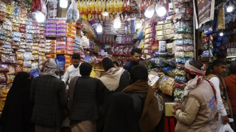 الحرب في اليمن تحرم مليون طفل من ملابس العيد وتكشف أرقام المأساة المؤلمة